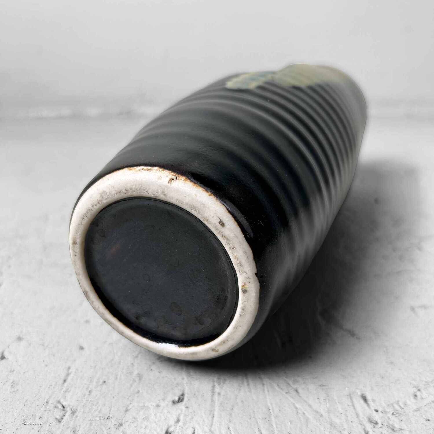 Glazed Pottery Japanese Kabin Vase 花瓶, from the 1970s. Glazed Pottery Japanese Kabin Vase 花瓶, from the 1970s.