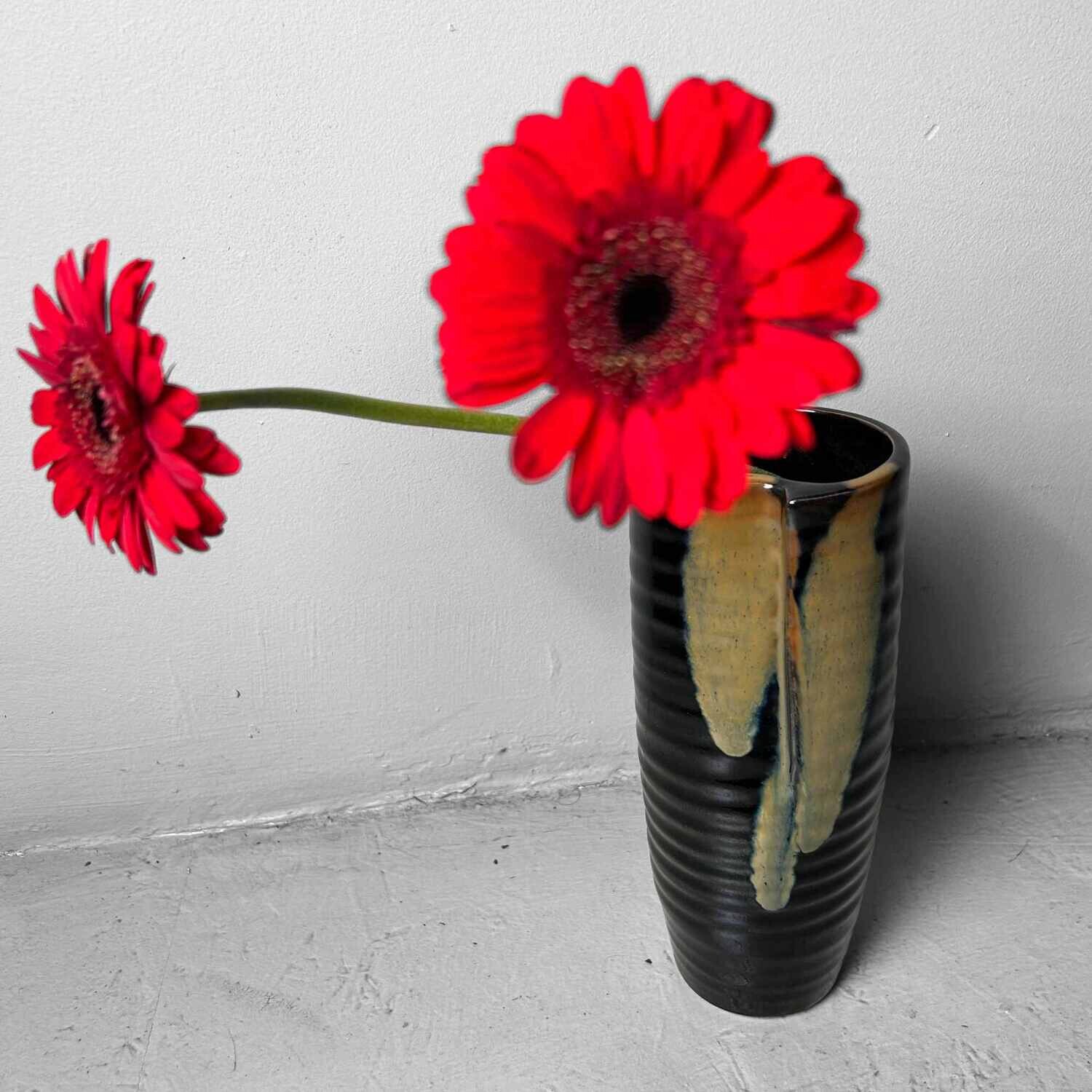 Glazed Pottery Japanese Kabin Vase 花瓶, from the 1970s. Glazed Pottery Japanese Kabin Vase 花瓶, from the 1970s.