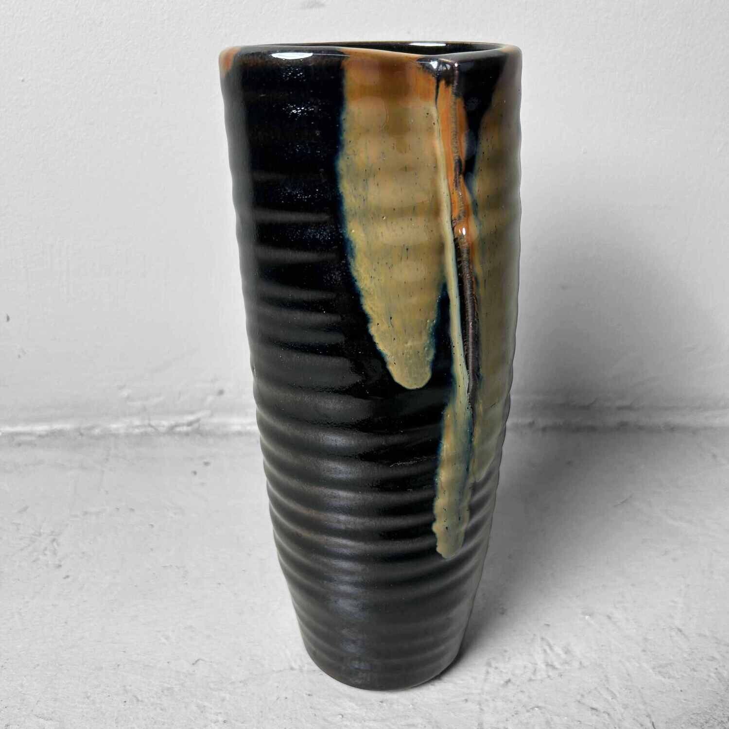 Glazed Pottery Japanese Kabin Vase 花瓶, from the 1970s. Glazed Pottery Japanese Kabin Vase 花瓶, from the 1970s.