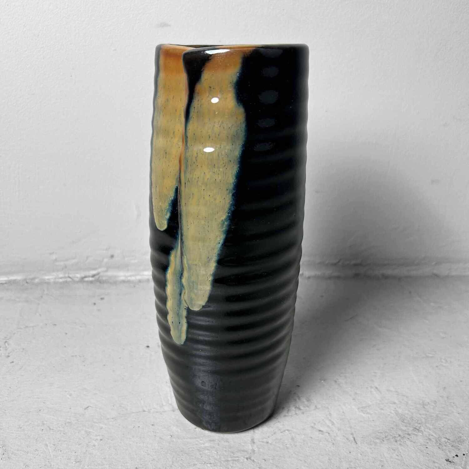 Glazed Pottery Japanese Kabin Vase 花瓶, from the 1970s. Glazed Pottery Japanese Kabin Vase 花瓶, from the 1970s.