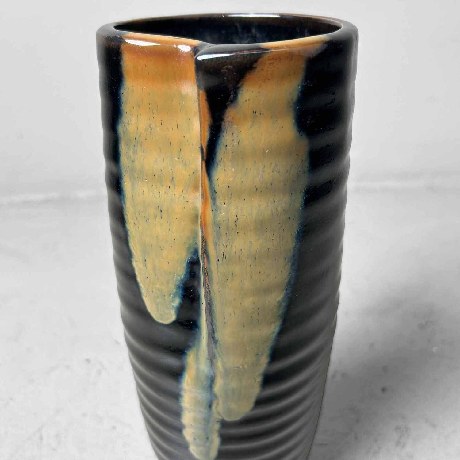 Glazed Pottery Japanese Kabin Vase 花瓶, from the 1970s. Glazed Pottery Japanese Kabin Vase 花瓶, from the 1970s.