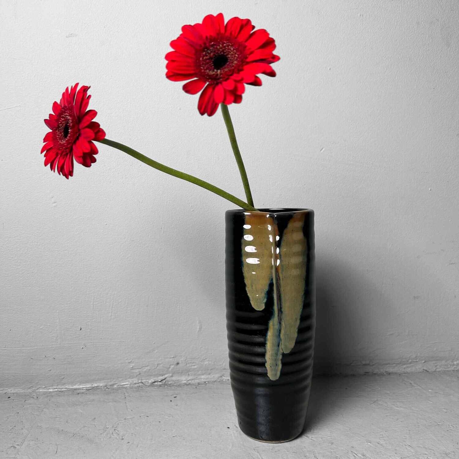 Glazed Pottery Japanese Kabin Vase 花瓶, from the 1970s. Glazed Pottery Japanese Kabin Vase 花瓶, from the 1970s.