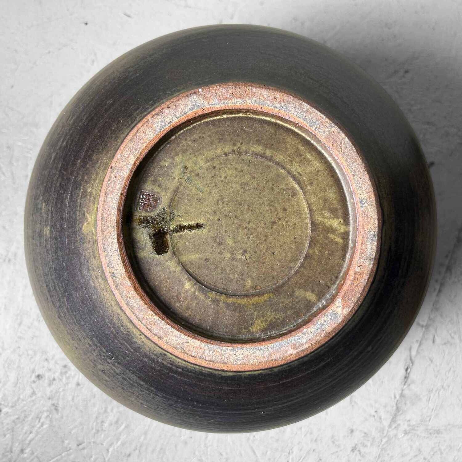 Japanese Kasama 笠間焼 Tsubo Vase by Kashiwa Touen Hobun, from the 1960s.