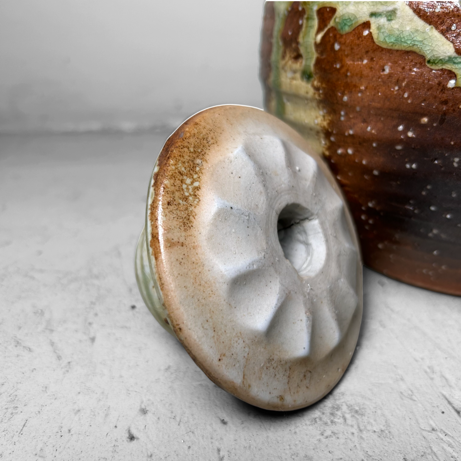 Grote Japanse Keramieken Shigaraki Rokkoyō Theepot, jaren '70.