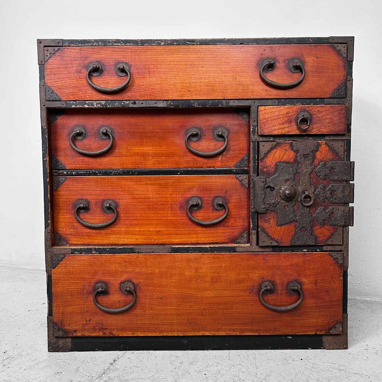 Traditional Tansu Drawer Chest, Meiji Period, Japan.