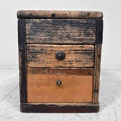 Antique Suzuribako (硯箱) Calligraphy Box, Japan, Meiji Period.