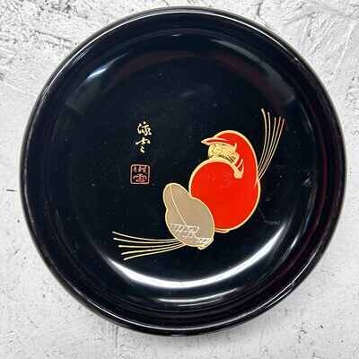 Mid Century Zwart Gelakte Houten 'Daruma' Serveerschaal.