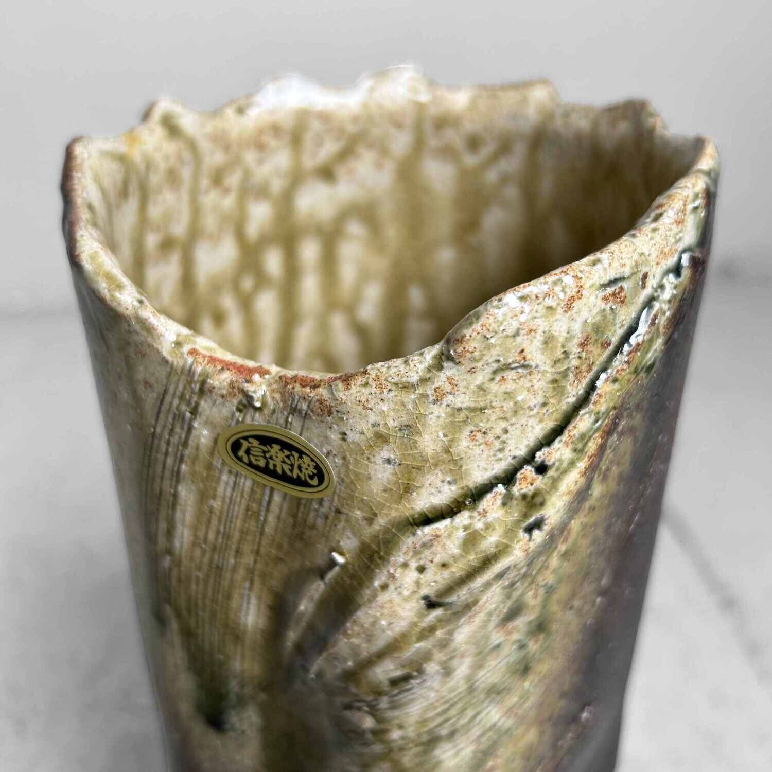 Mid Century Keramieken Shigaraki Ikebana Bloemenvaas, Japan.