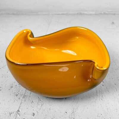 Japanse Mid Century Organische Glazen Opaline Schaal.
