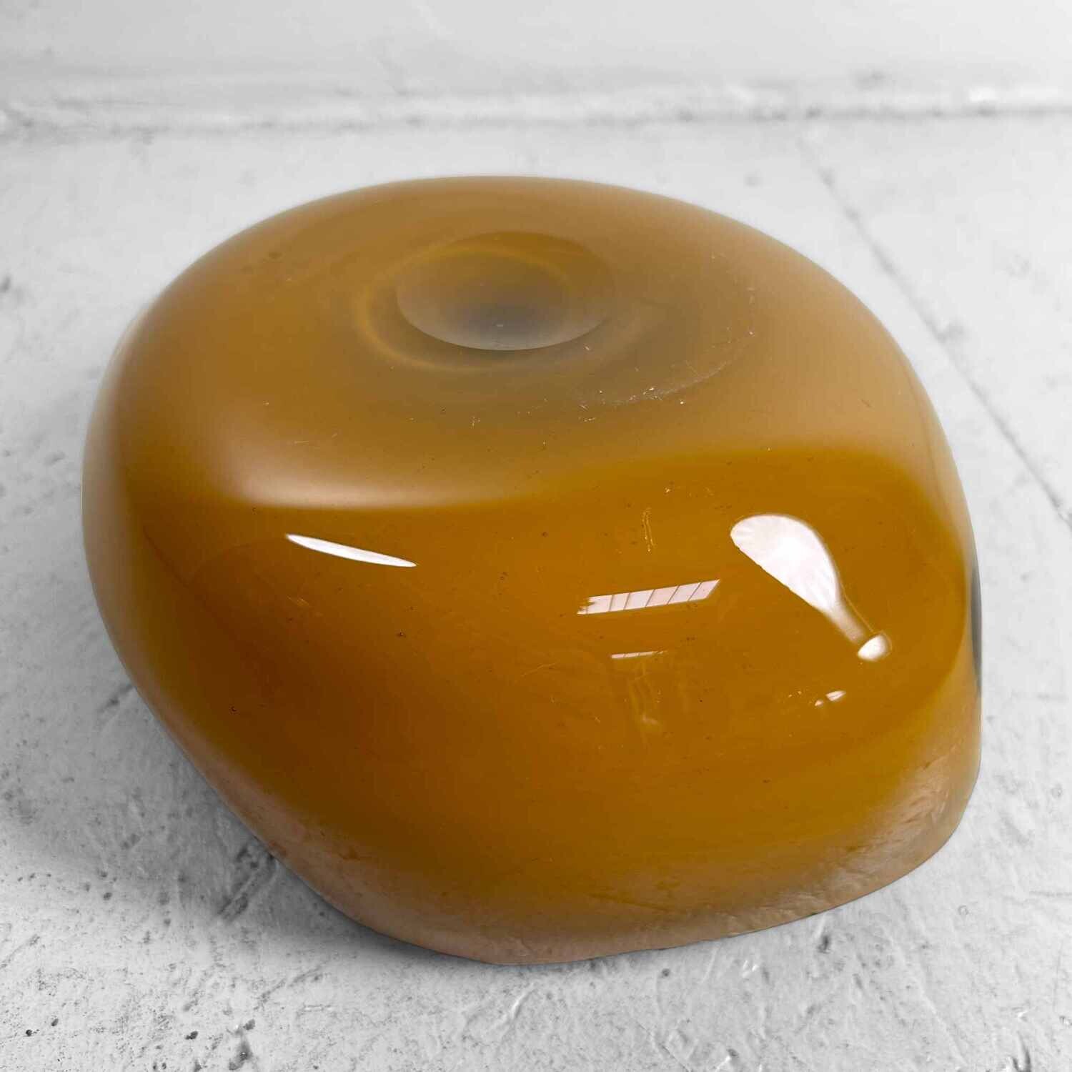 Japanse Mid Century Organische Glazen Opaline Schaal. Japanse Mid Century Organische Glazen Opaline Schaal.