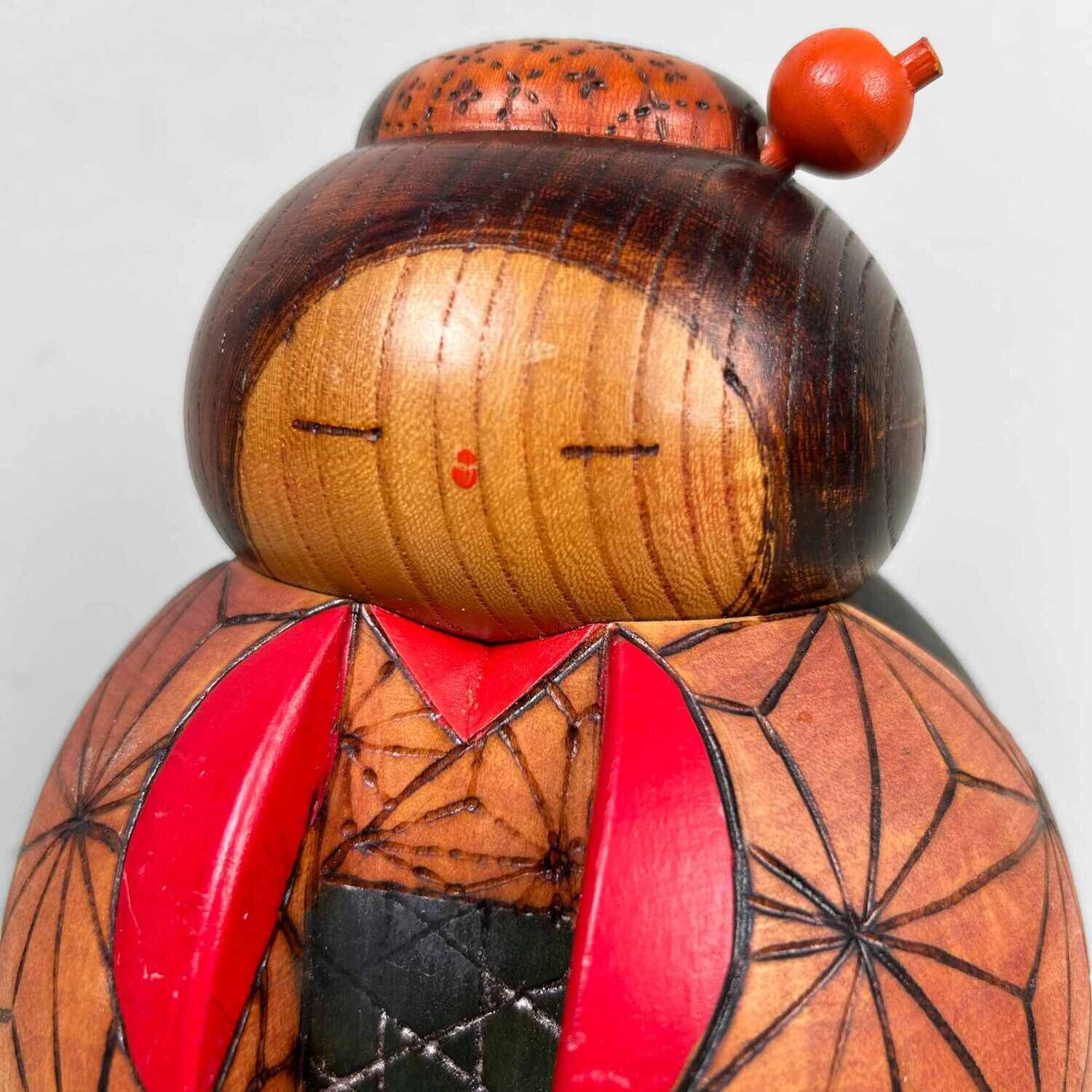 Vintage Sosaku Kokeshi door Kazuo Takamizawa, Japan. Vintage Sosaku Kokeshi door Kazuo Takamizawa, Japan.