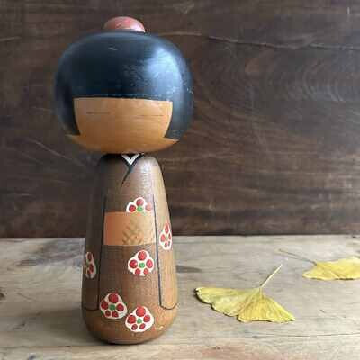 Vintage Japanse Sosaku Kokeshi 'Kimono'.