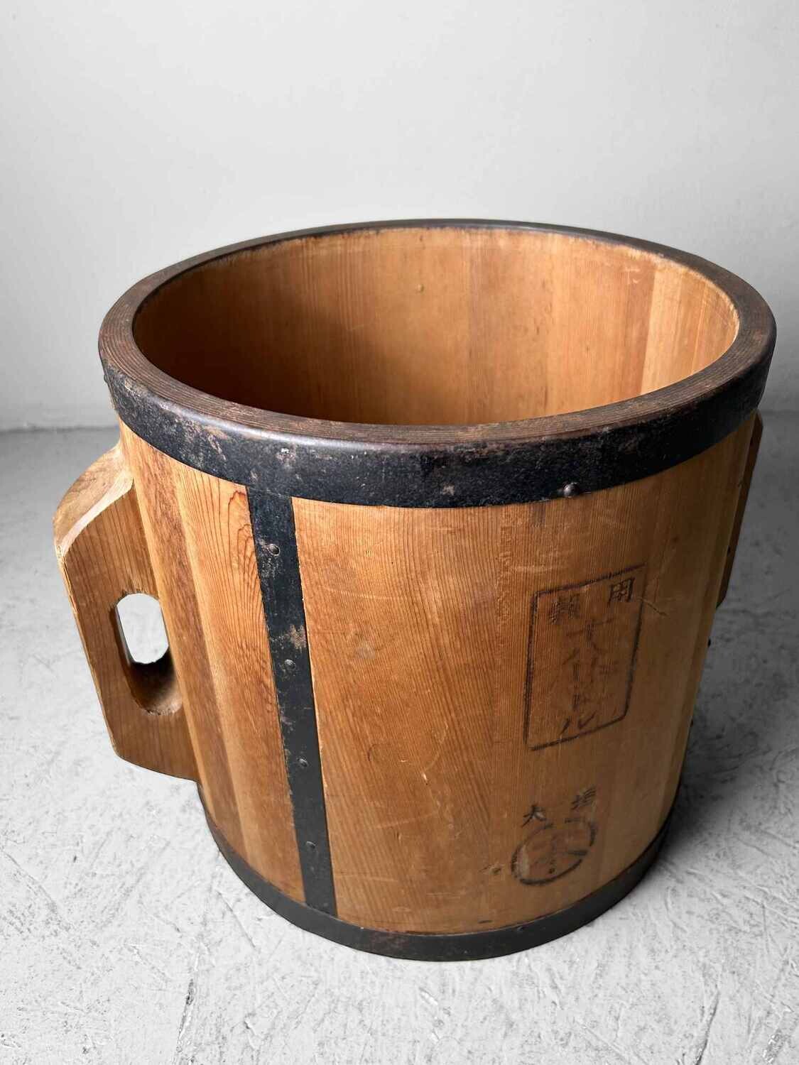 Decorative Rice Measure Bucket - Itomasu, Ōgaki, early Shōwa era, Japan.