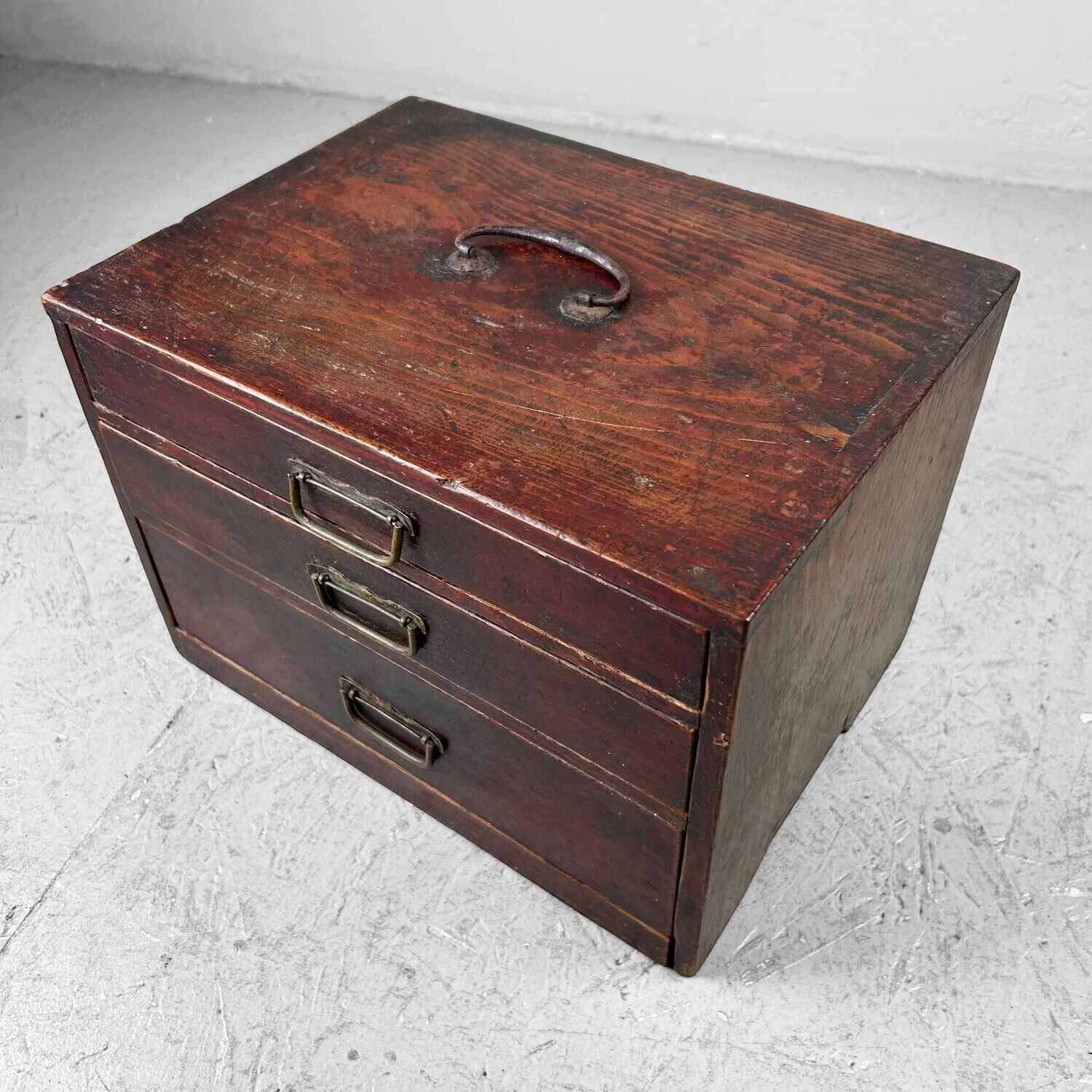 Japanse Haribako 針箱 Naaikastje, Taishō-periode. Japanse Haribako 針箱 Naaikastje, Taishō-periode.