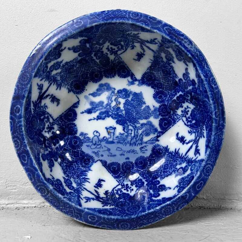 Porcelain Arita (有田町) Bowl 'Tea Ceremony,' Meiji Era, Japan.