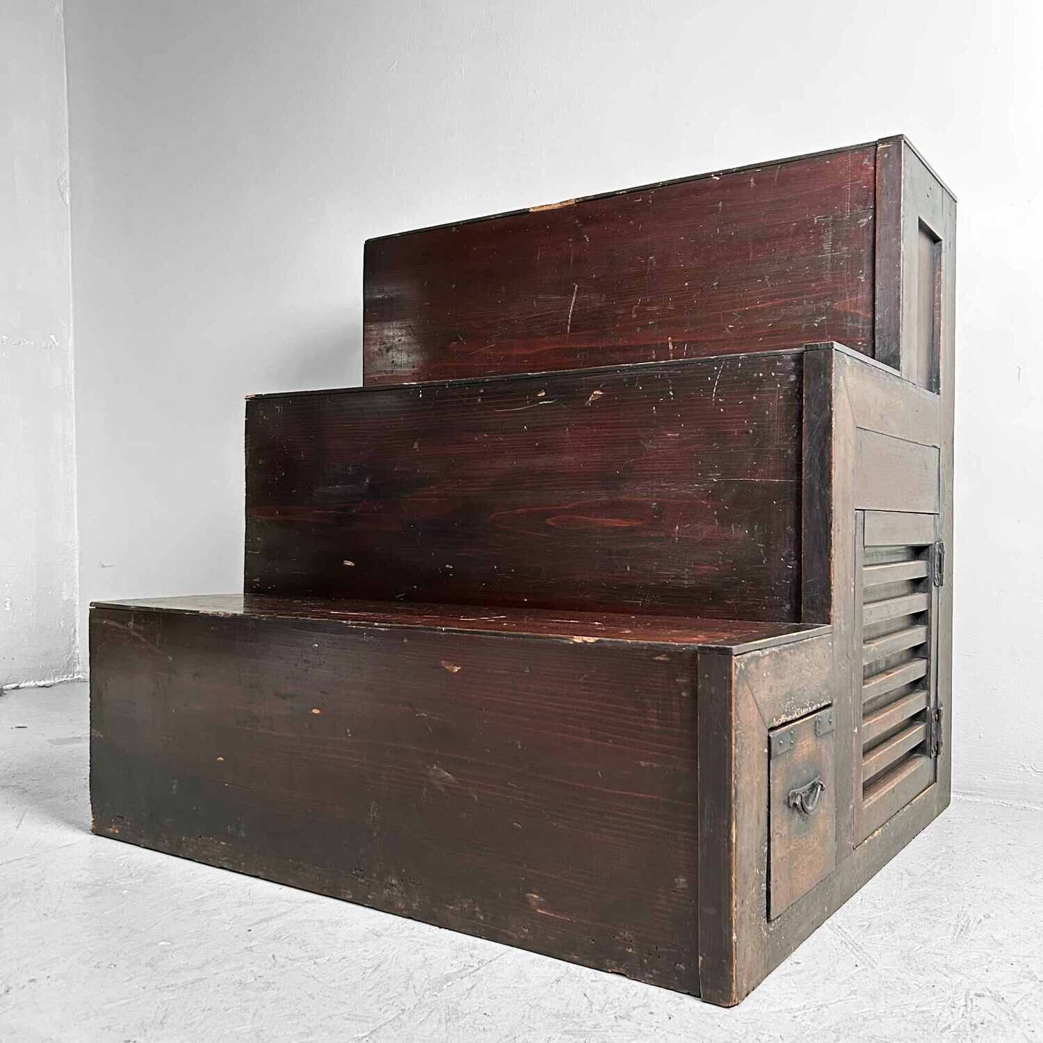 Kaidan-dansu (階段箪笥) Japanse Trapkast, Taishō-periode.