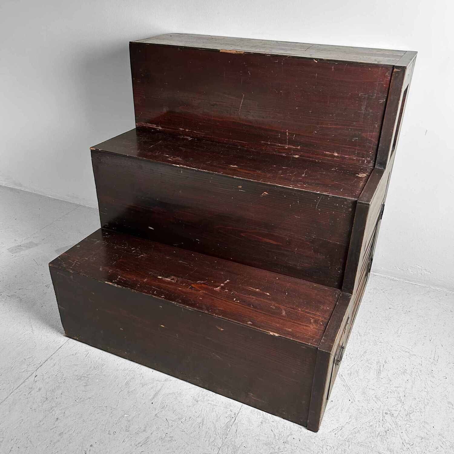 Kaidan-dansu (階段箪笥) Japanse Trapkast, Taishō-periode.