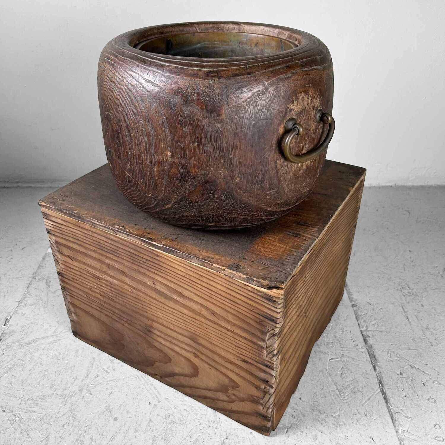 Antieke Hibachi 火鉢  met Houten Kist, Taishō-periode, Japan.