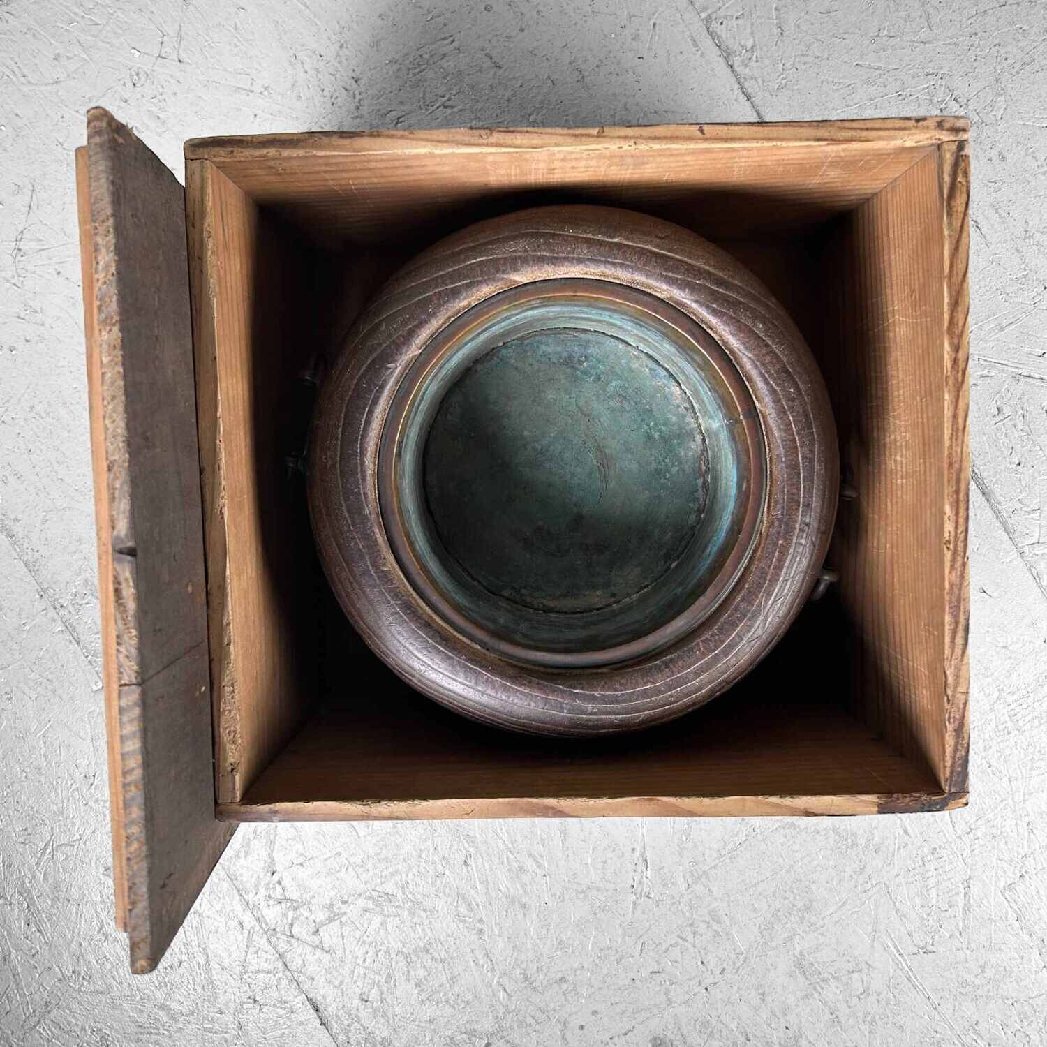 Antieke Hibachi 火鉢  met Houten Kist, Taishō-periode, Japan.