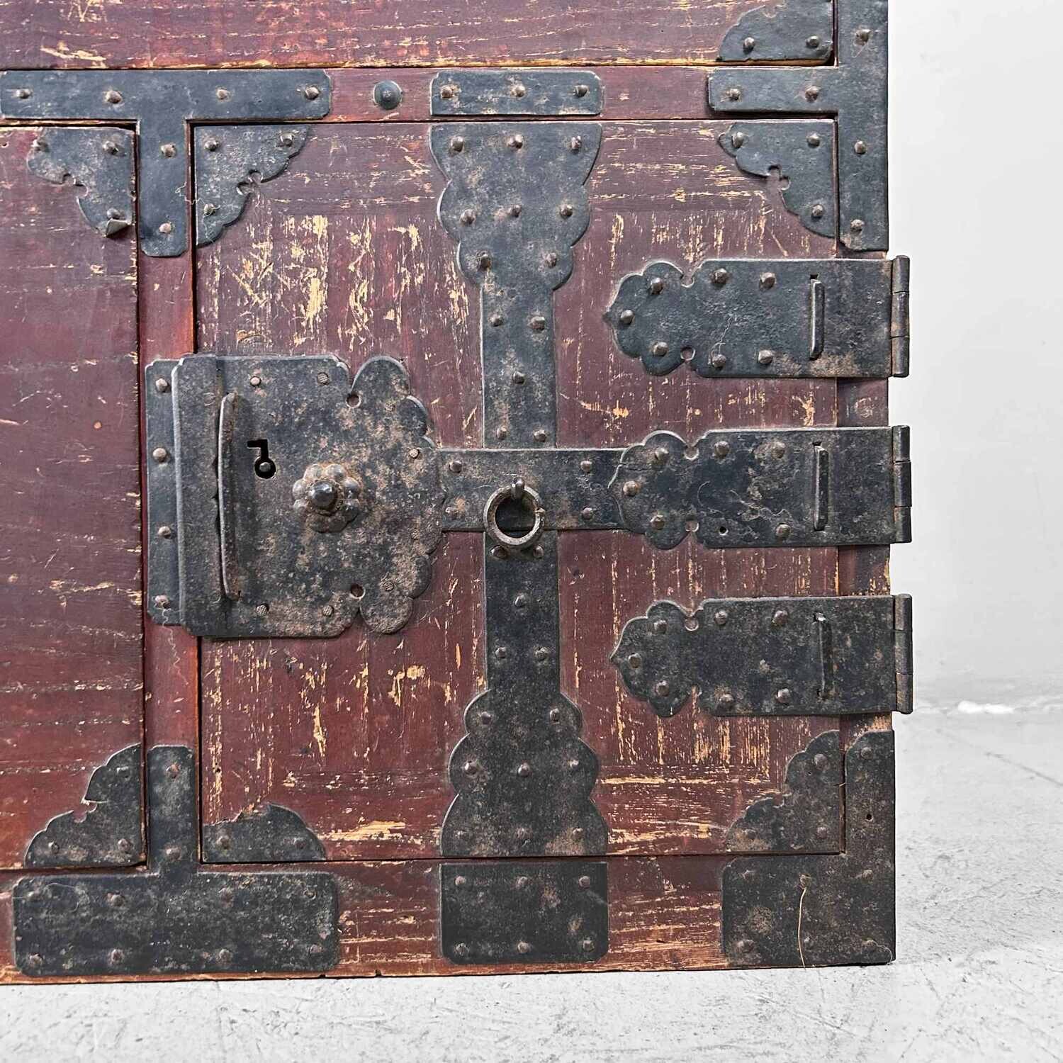 Japanese Traditional Tansu Chest of Drawers, Meiji Period.