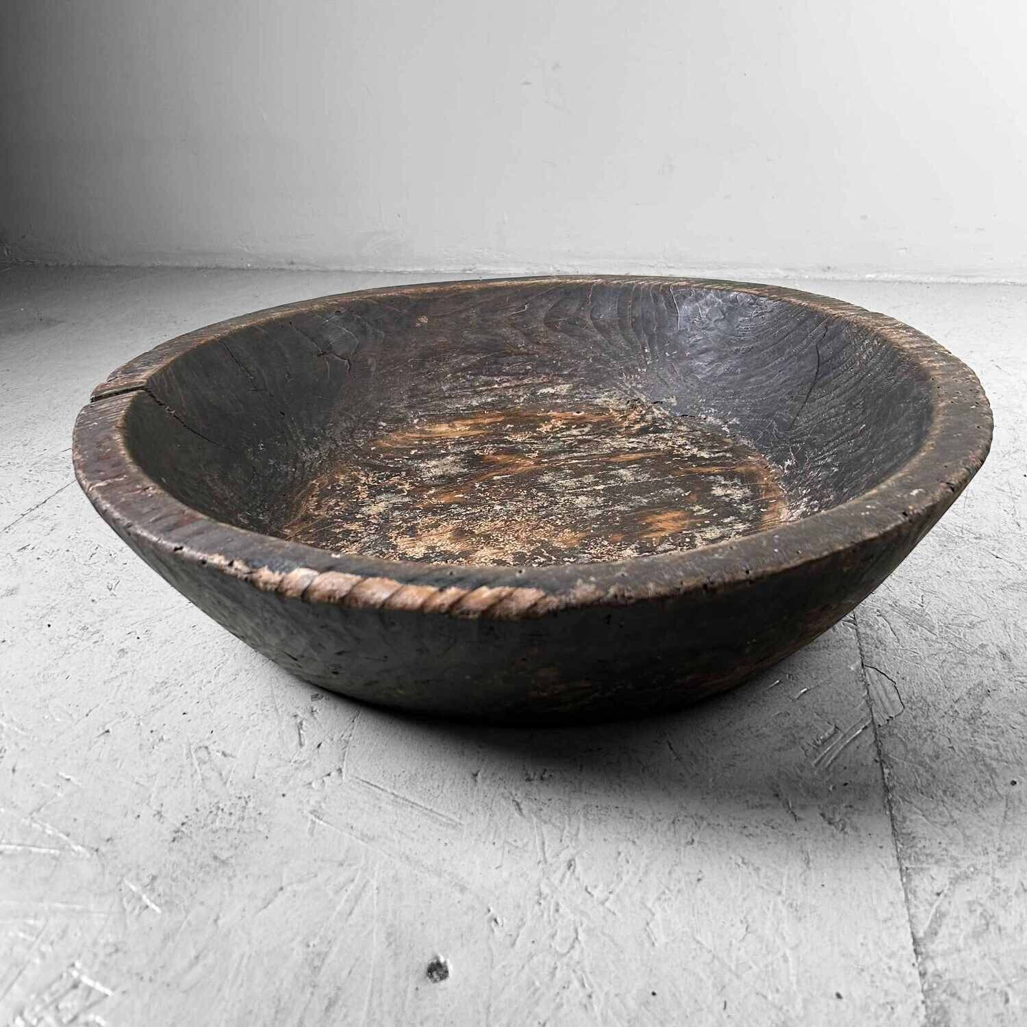 Large Decorative Wooden Dough Bowl, Japan, Taishō Period.