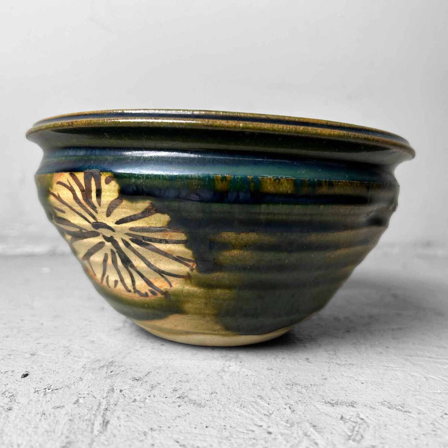 Ceramic Japanese Bowl with Floral Pattern, early Shōwa period.
