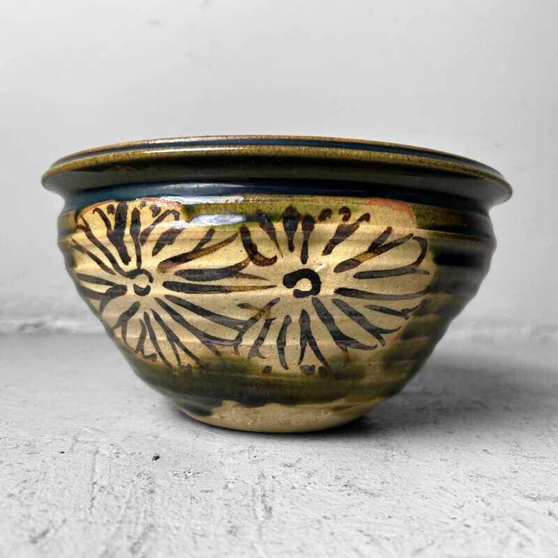 Ceramic Japanese Bowl with Floral Pattern, early Shōwa period.