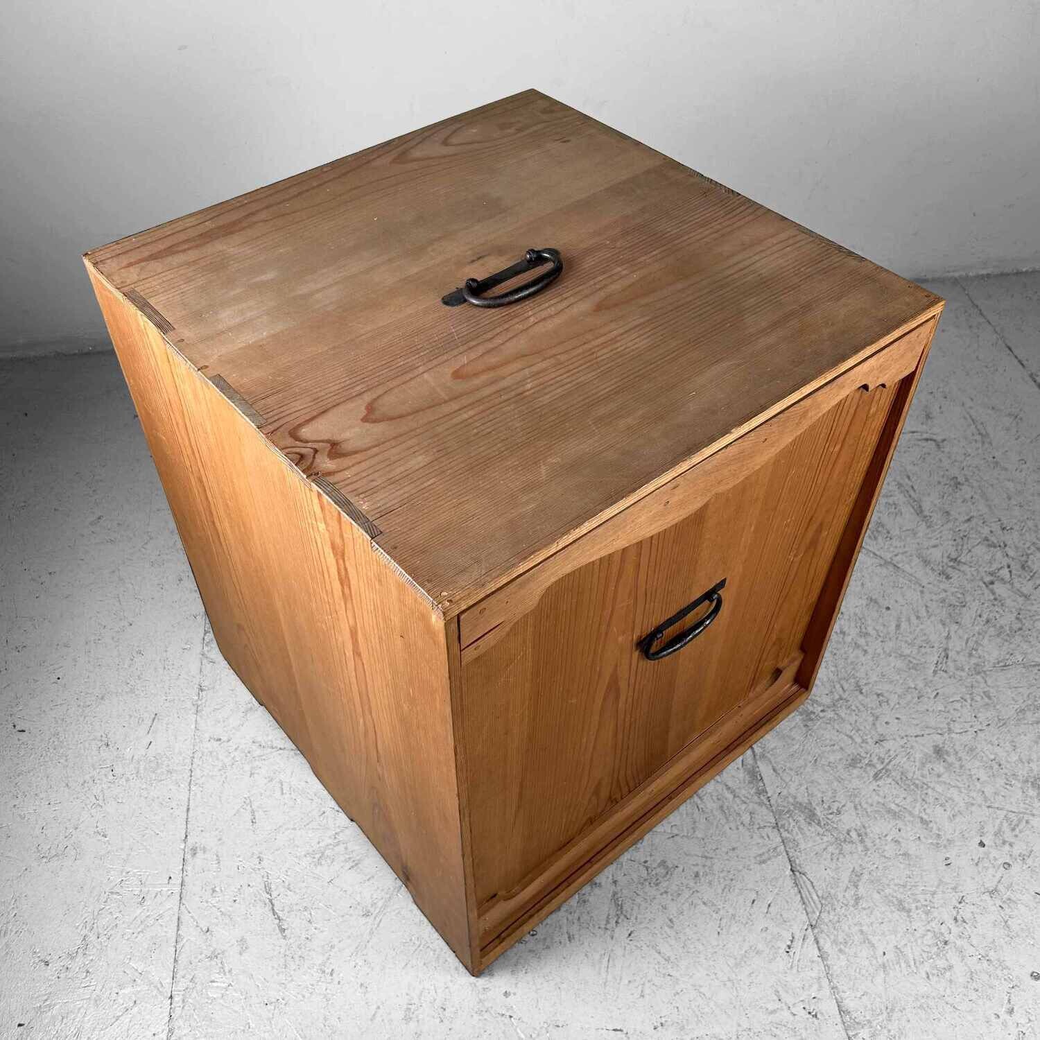 Set (11) Urushi Lakwerk Serveertafels, Taishō-periode, Japan.