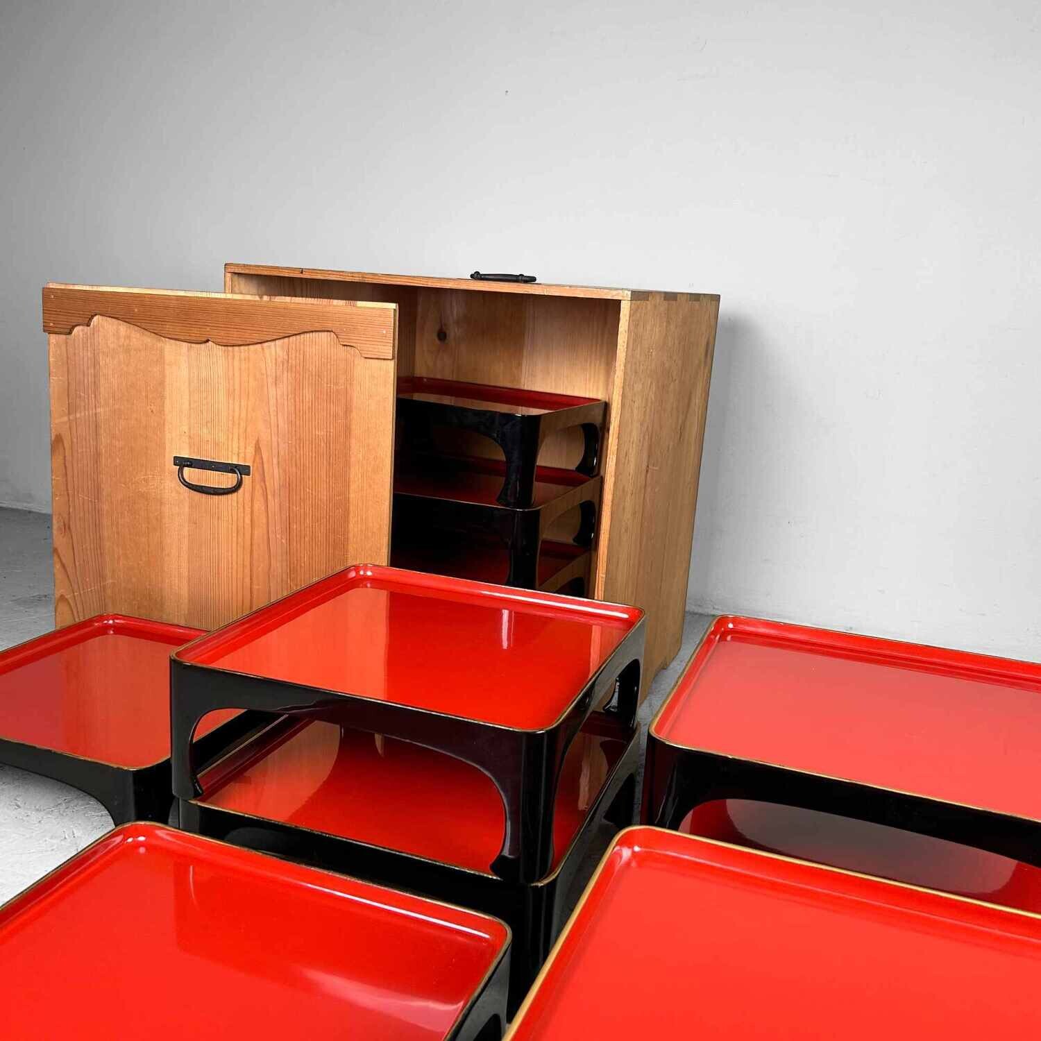 Set (11) Traditionele Urushi Lakwerk Serveertafels, Taishō-periode, Japan. Set (11) Traditionele Urushi Lakwerk Serveertafels, Taishō-periode, Japan.