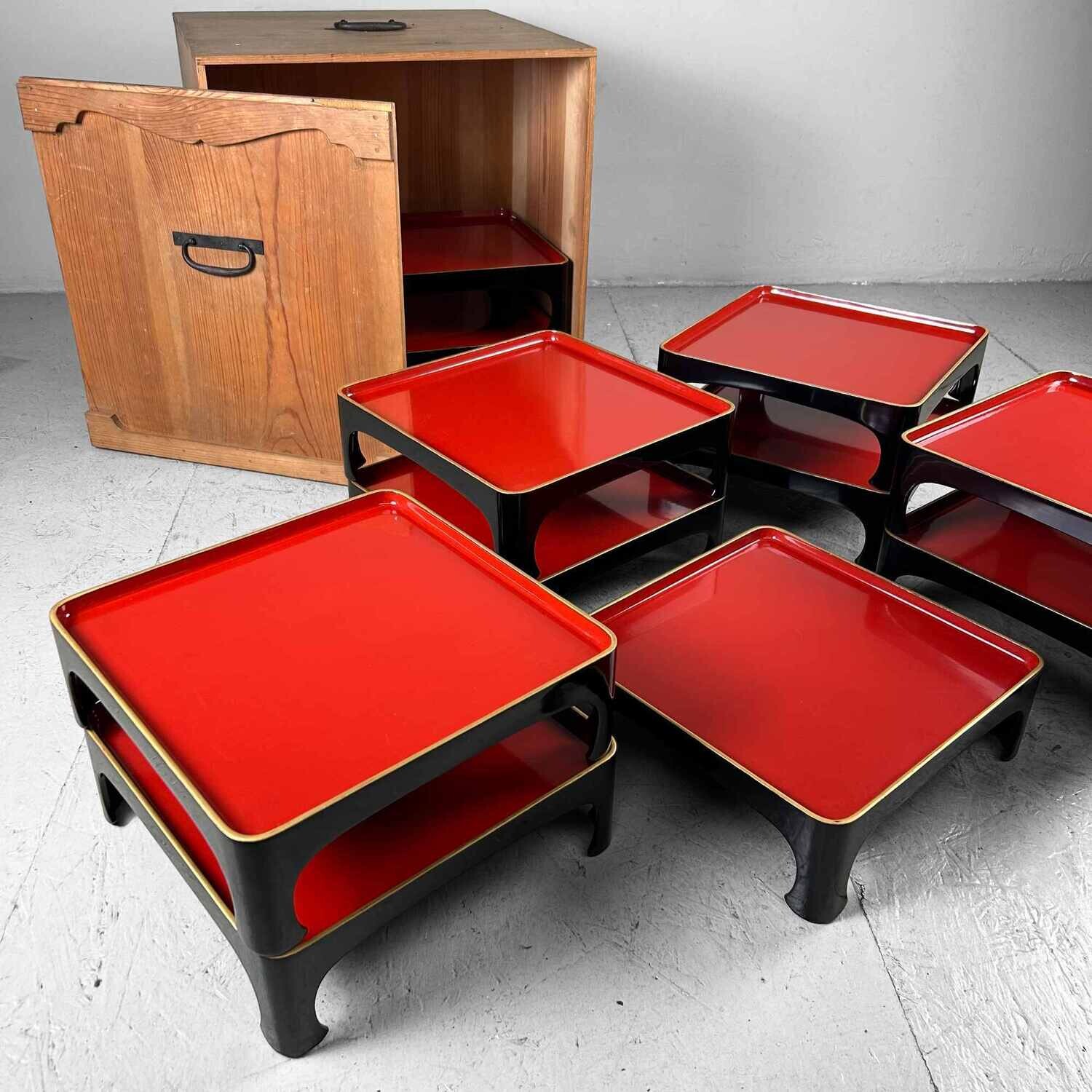 Set (11) Traditionele Urushi Lakwerk Serveertafels, Taishō-periode, Japan.