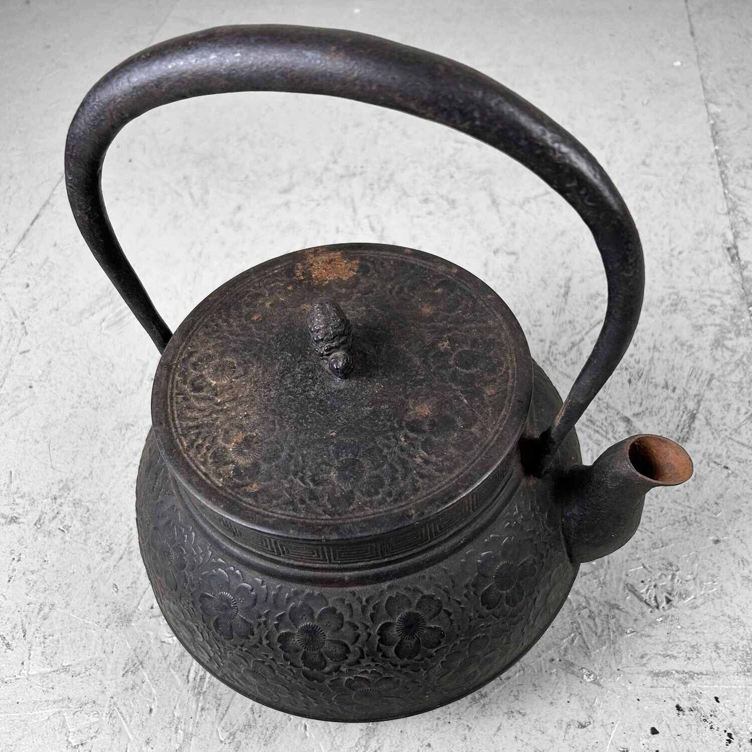 Tetsubin (鉄瓶) Teapot, late Meiji period, Japan. Tetsubin (鉄瓶) Teapot, late Meiji period, Japan.