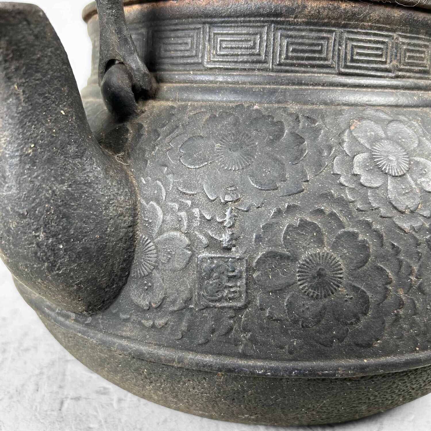 Tetsubin (鉄瓶) Teapot, late Meiji period, Japan. Tetsubin (鉄瓶) Teapot, late Meiji period, Japan.