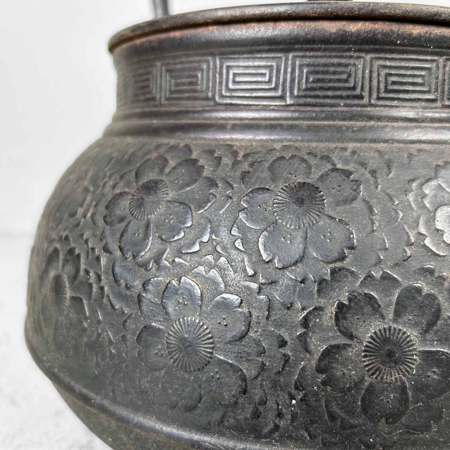 Tetsubin (鉄瓶) Teapot, late Meiji period, Japan. Tetsubin (鉄瓶) Teapot, late Meiji period, Japan.