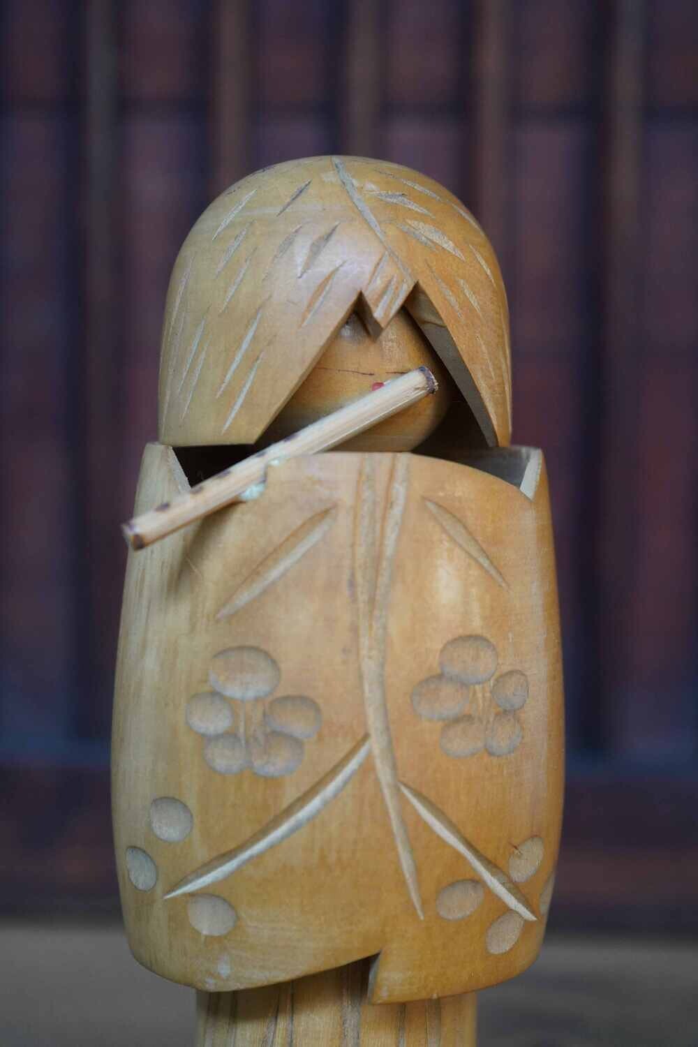 Vintage Sosaku Kokeshi, 'Kagamijishi' door Miyashita Hajime, Japan.