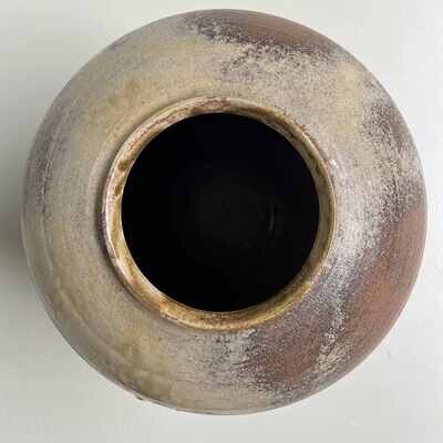 Unieke wood-fired ikebana vaas, Bizen-aardewerk uit Japan.