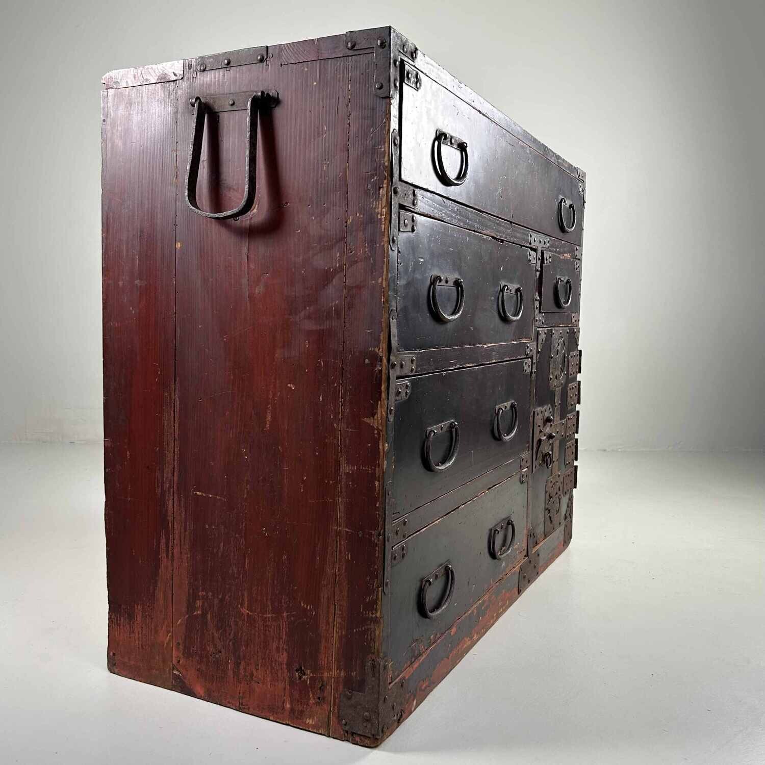 Japanese Traditional Tansu Drawer Cabinet, Meiji Period.