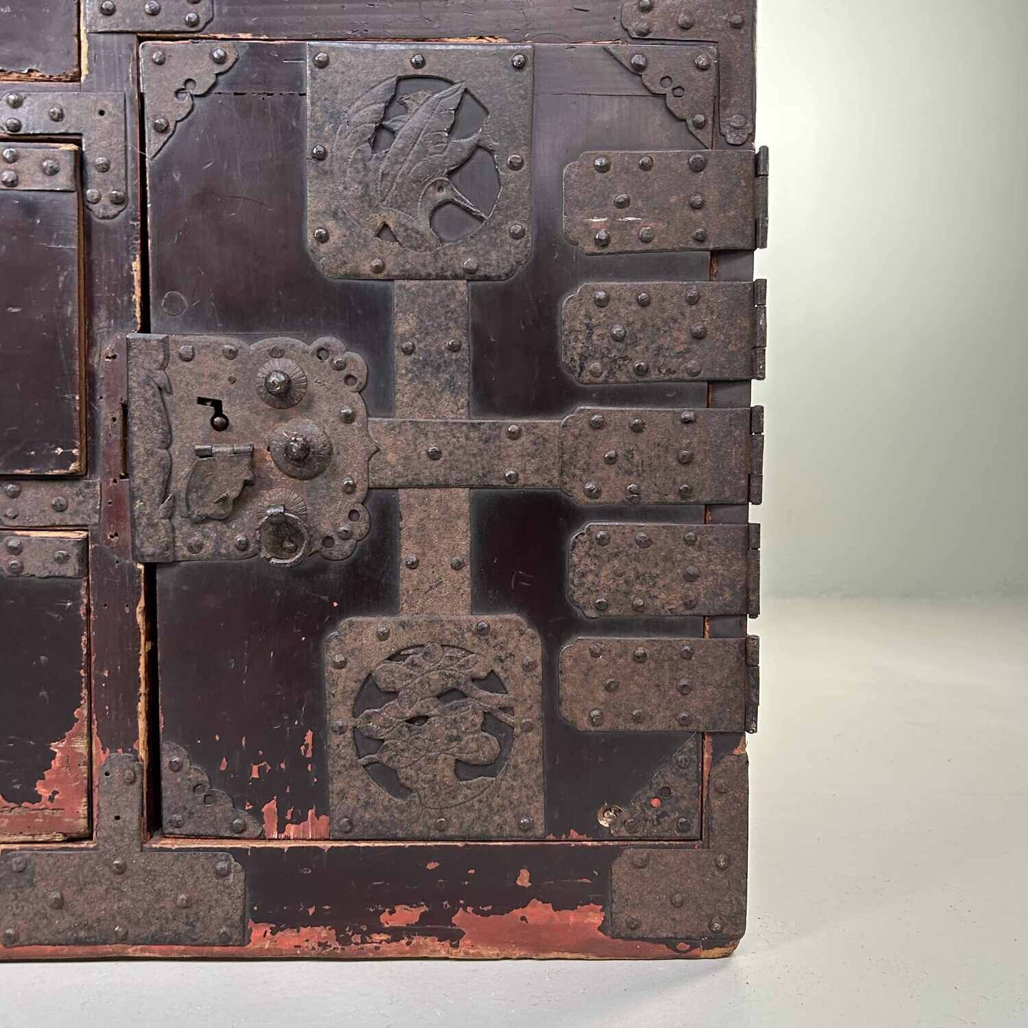 Japanese Traditional Tansu Drawer Cabinet, Meiji Period.