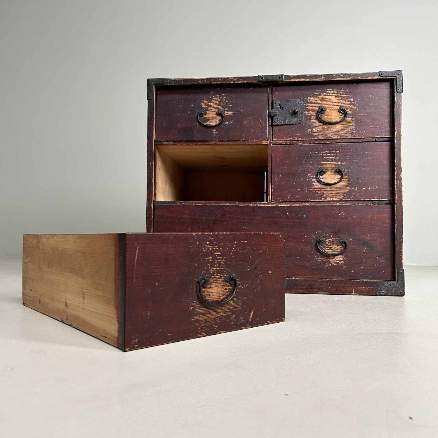 Small Japanese Tansu Chest of Drawers, Meiji Period.