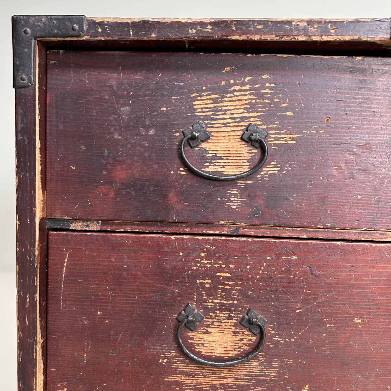 Small Japanese Tansu Chest of Drawers, Meiji Period.