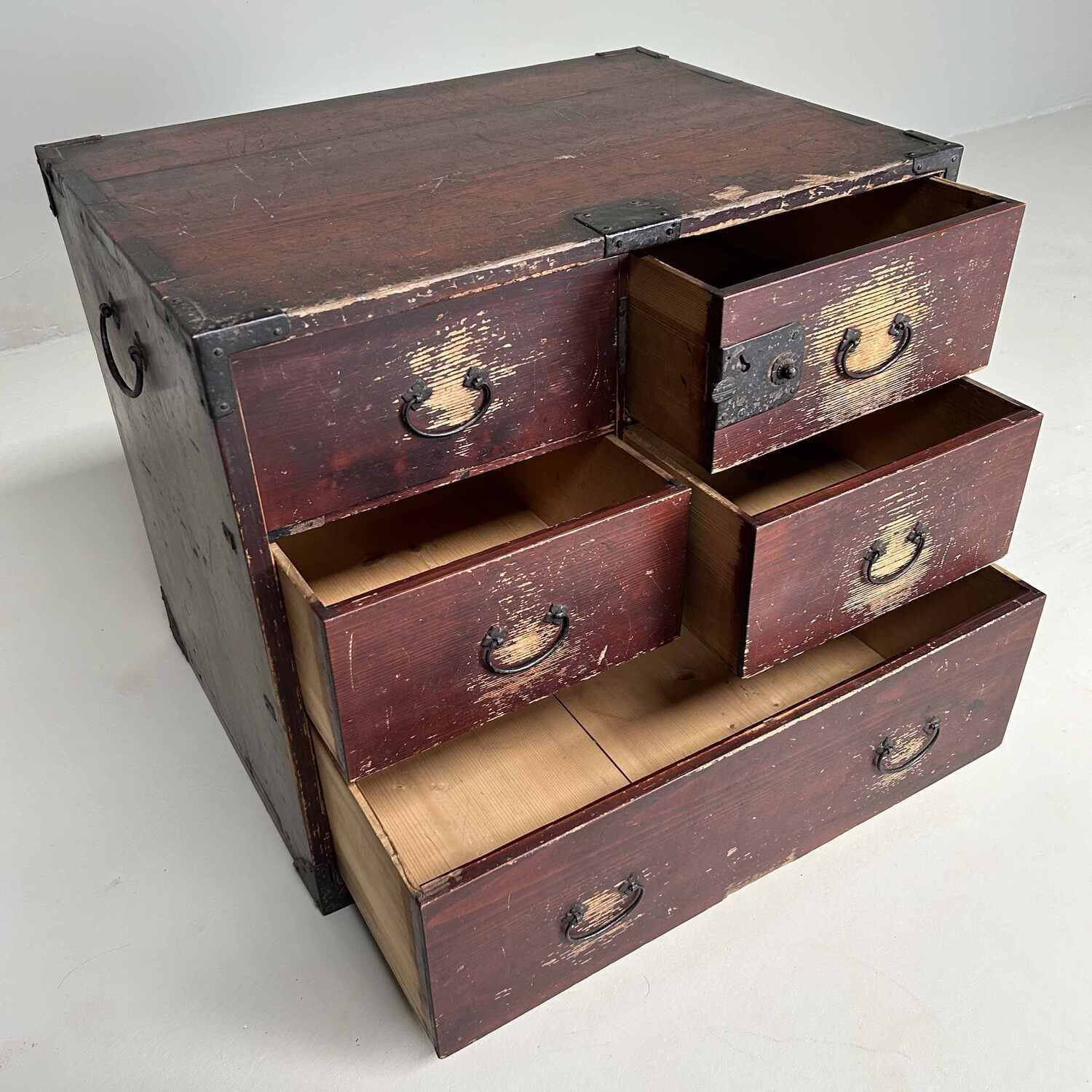 Small Japanese Tansu Chest of Drawers, Meiji Period.