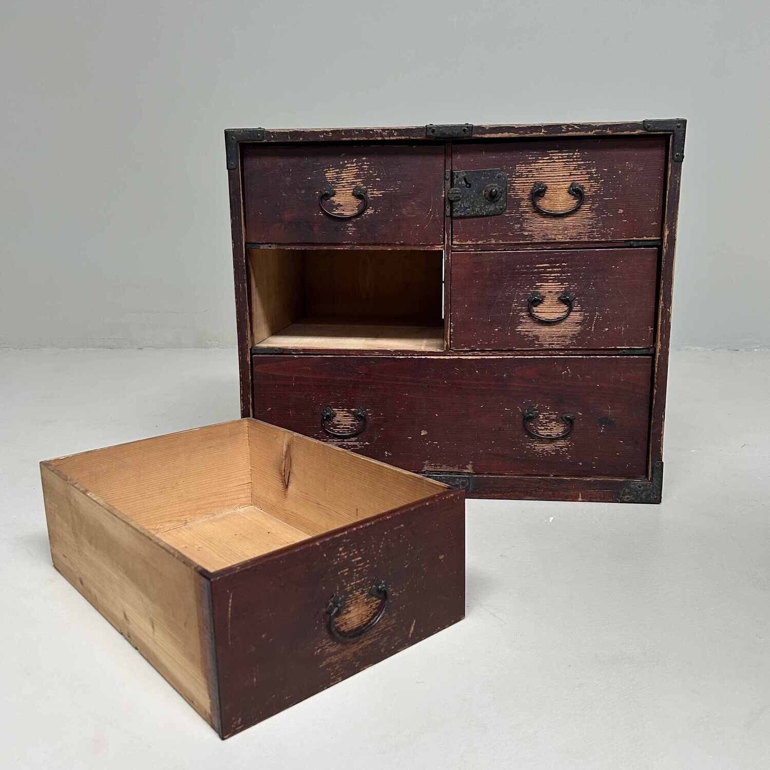 Small Japanese Tansu Chest of Drawers, Meiji Period.