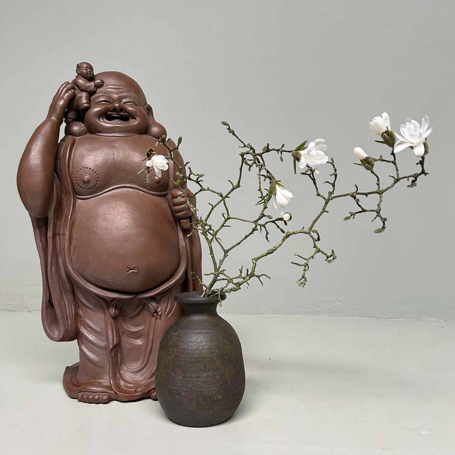 Terracotta Beeld Hotei (布袋) met Karako (唐子), Japan.