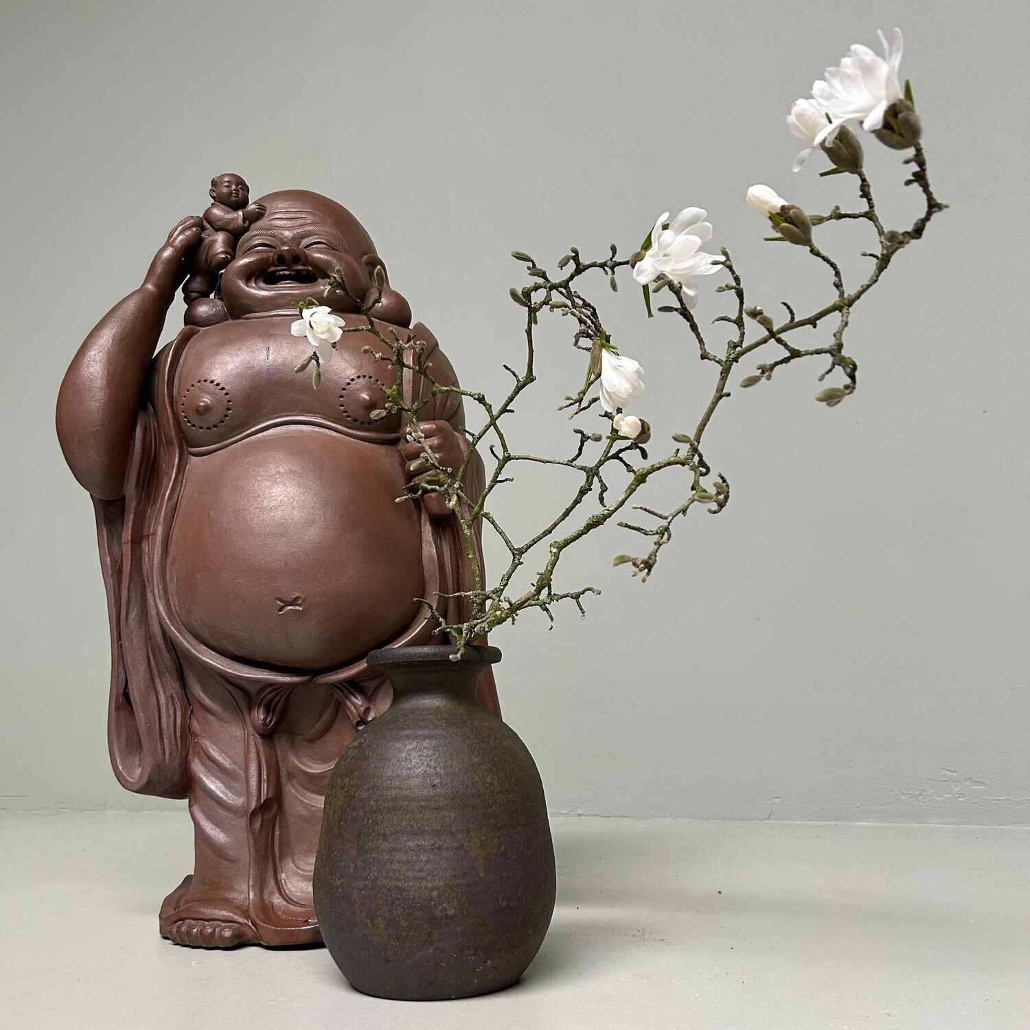 Terracotta Beeld Hotei (布袋) met Karako (唐子), Japan.