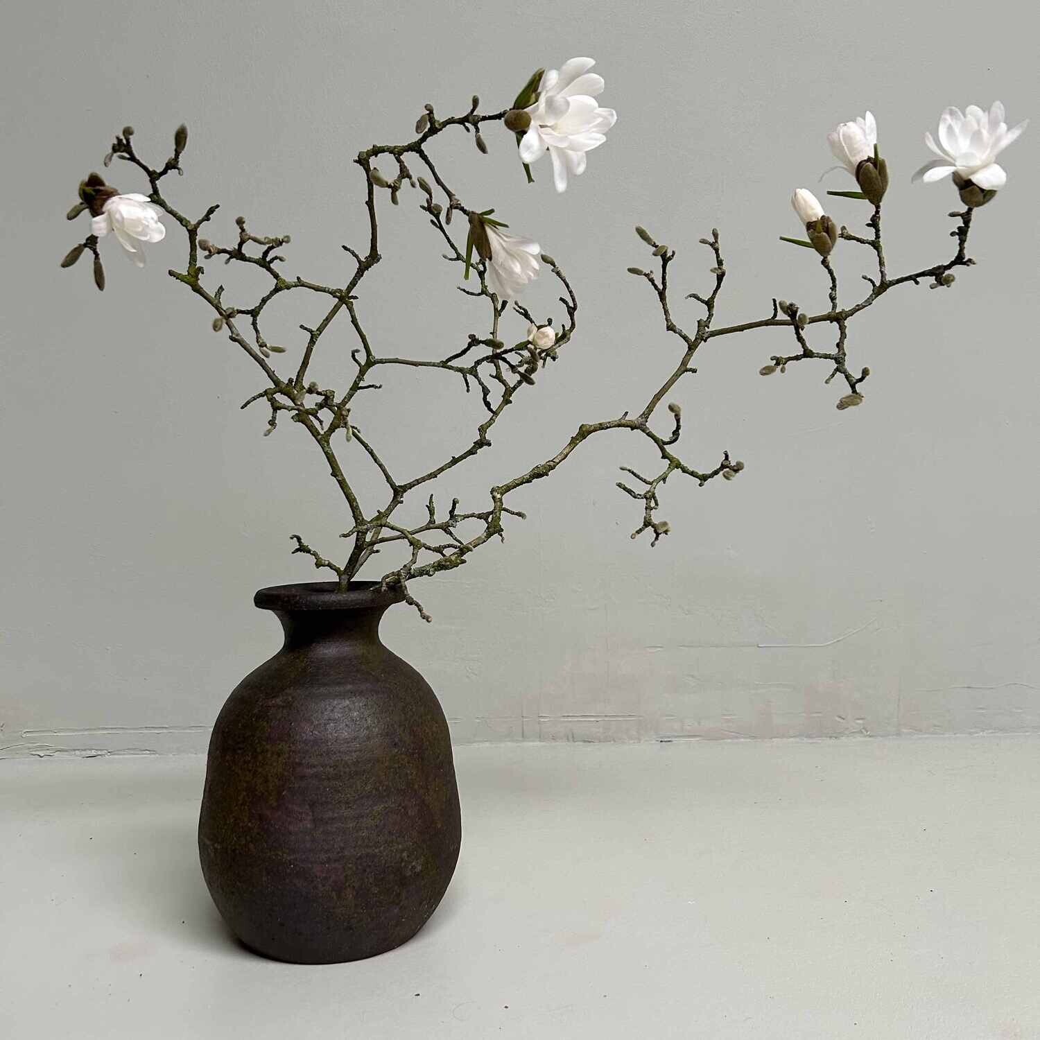 Minimalistische Ikebana Vaas, Chotaro Ware, Satsuma, Japan.