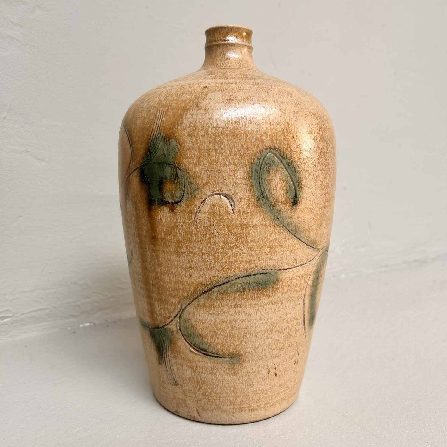 Ceramic Kiseto 黄瀬  Ikebana Flower Vase, Shōwa Period, Japan.