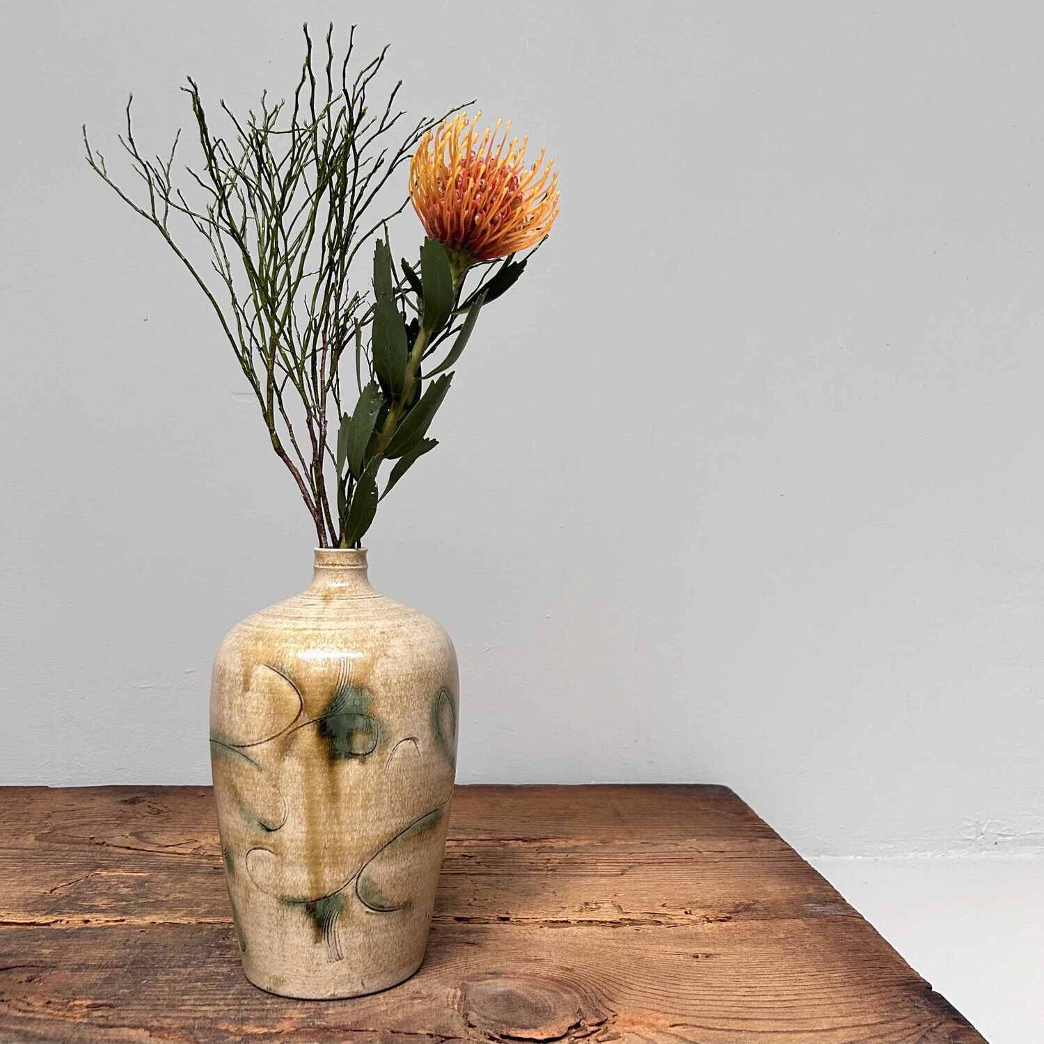 Ceramic Kiseto 黄瀬  Ikebana Flower Vase, Shōwa Period, Japan.