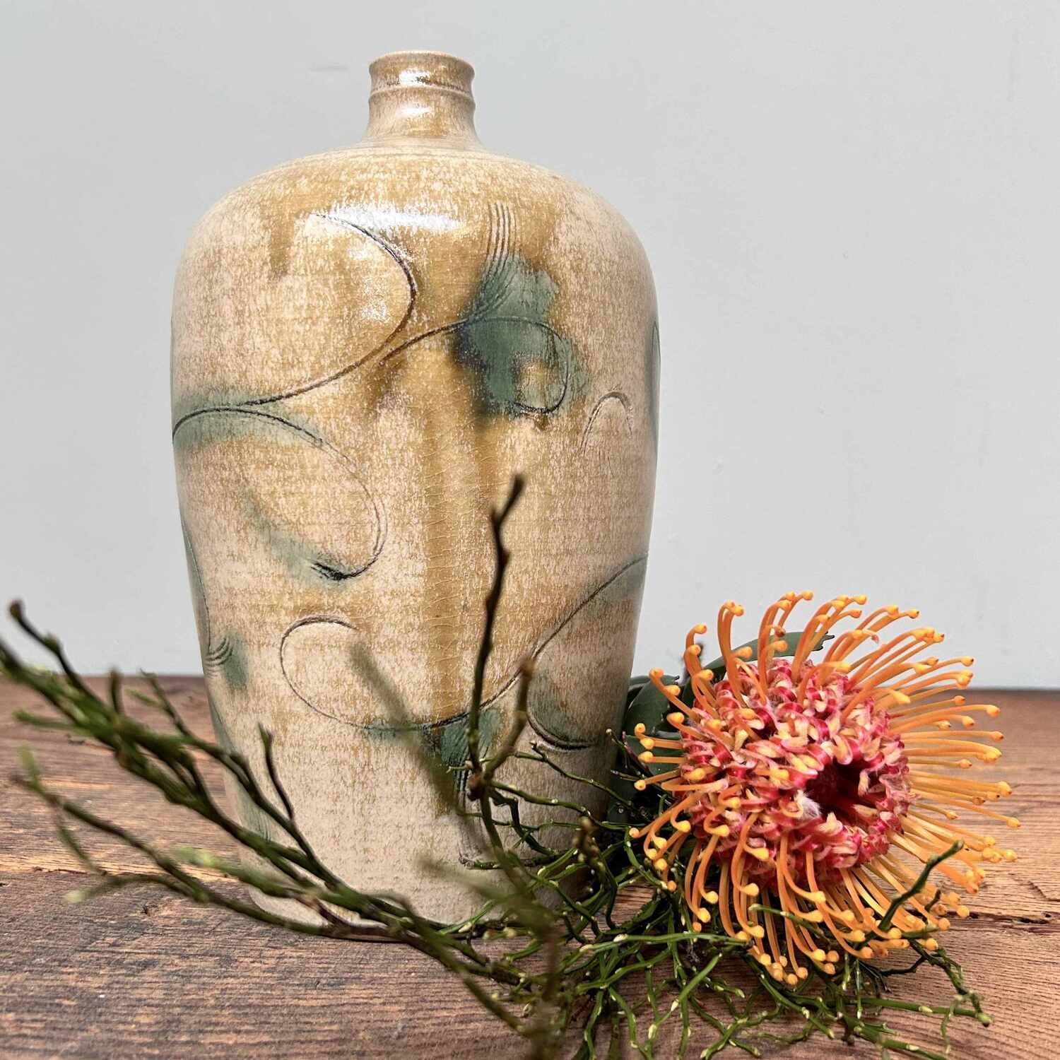 Ceramic Kiseto 黄瀬  Ikebana Flower Vase, Shōwa Period, Japan.