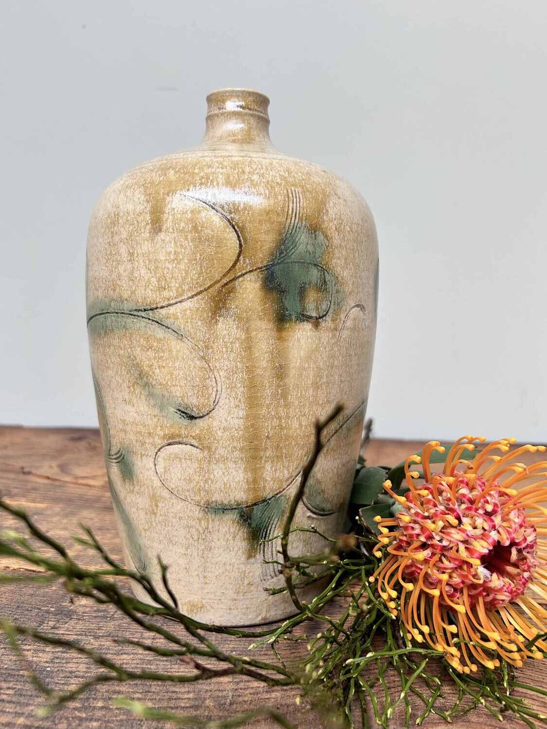 Ceramic Kiseto 黄瀬  Ikebana Flower Vase, Shōwa Period, Japan.