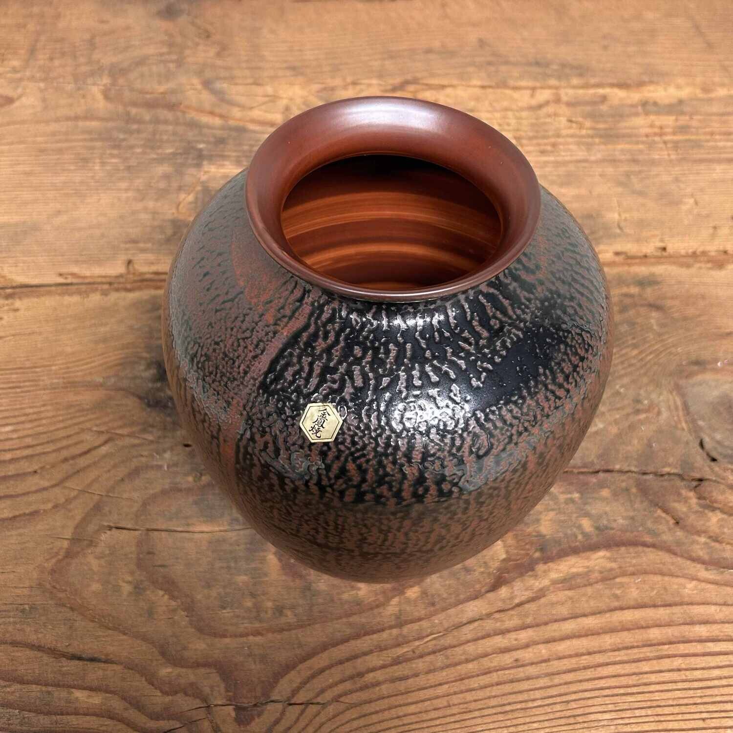 Kinpōyaki 金鳳燒 Earthenware Ikebana, Kanazawa, Japan.