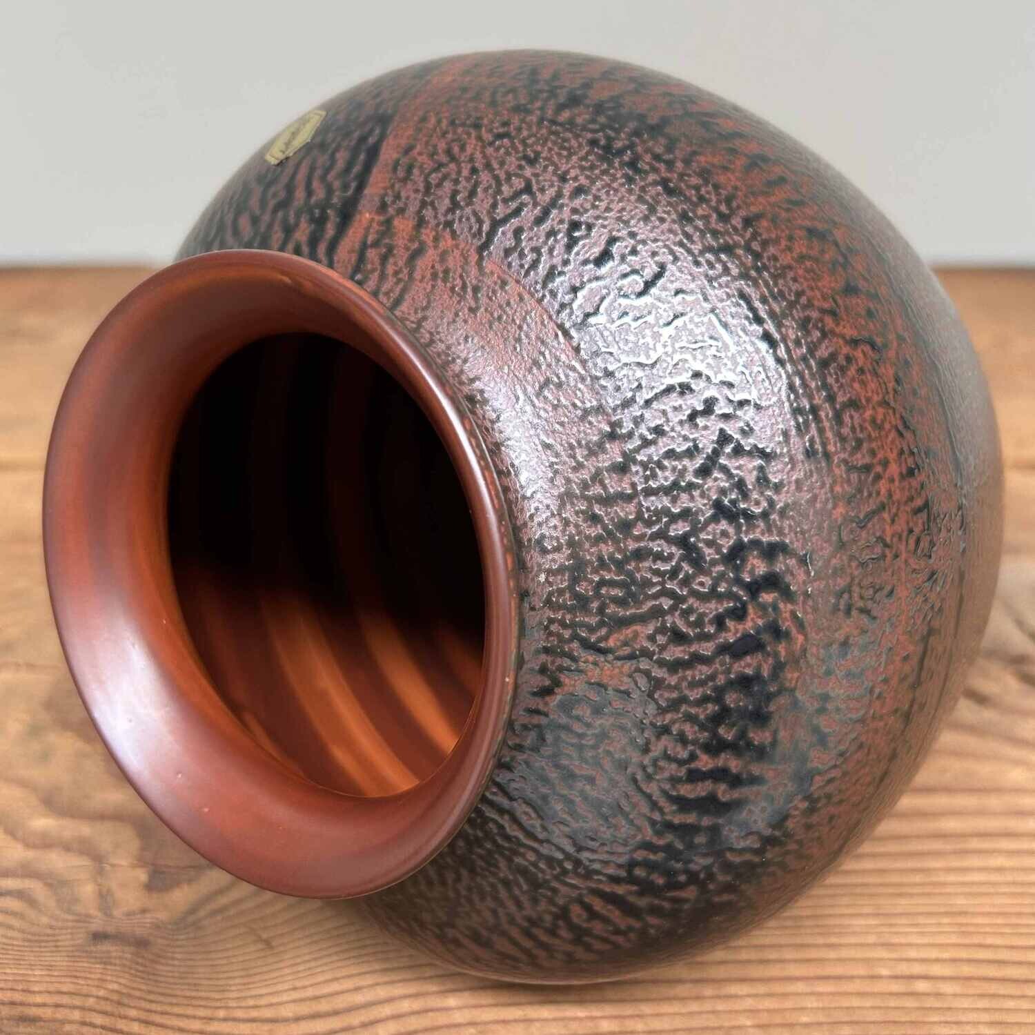Kinpōyaki 金鳳燒 Earthenware Ikebana, Kanazawa, Japan.